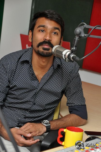 Dhanush-at-Radio-Mirchi-For-Anekudu-Movie-Promotions